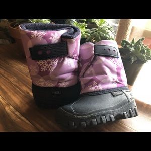 Tundra Snowflake Boots